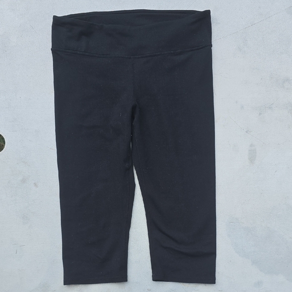 Fabletics Pants - Fabletics Black Cropped Athletic Leggings Small